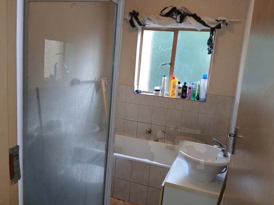 2 Bedroom Property for Sale in Greenhills Gauteng