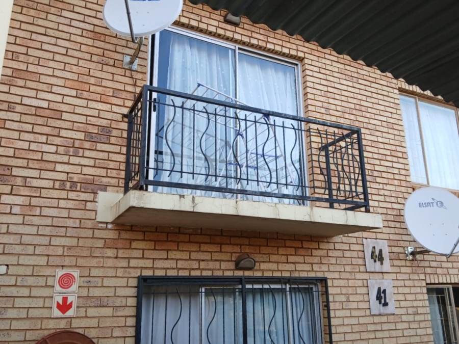 2 Bedroom Property for Sale in Greenhills Gauteng