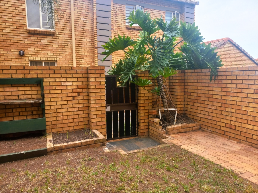 2 Bedroom Property for Sale in Eco Park Gauteng