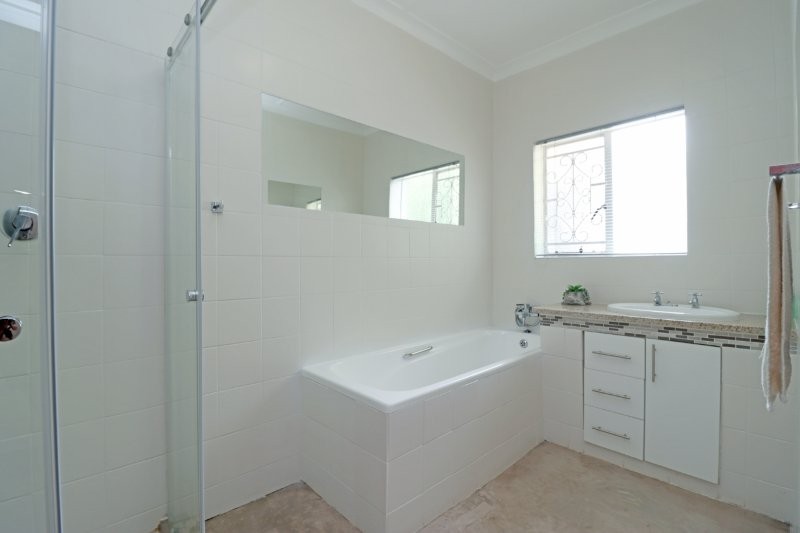 4 Bedroom Property for Sale in Robindale Gauteng