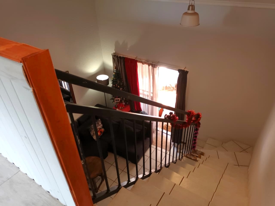 To Let 2 Bedroom Property for Rent in Die Hoewes Gauteng