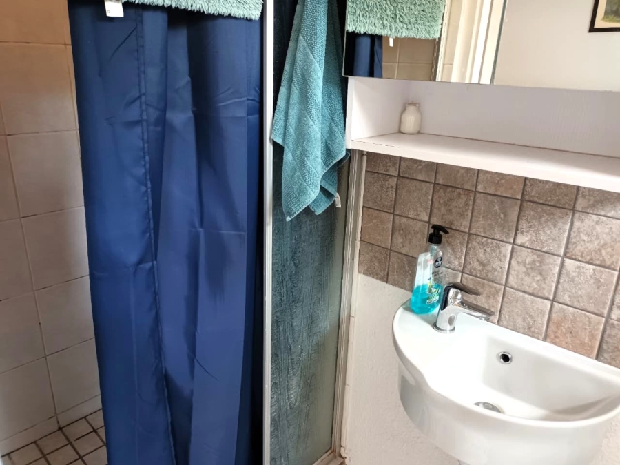 To Let 2 Bedroom Property for Rent in Die Hoewes Gauteng