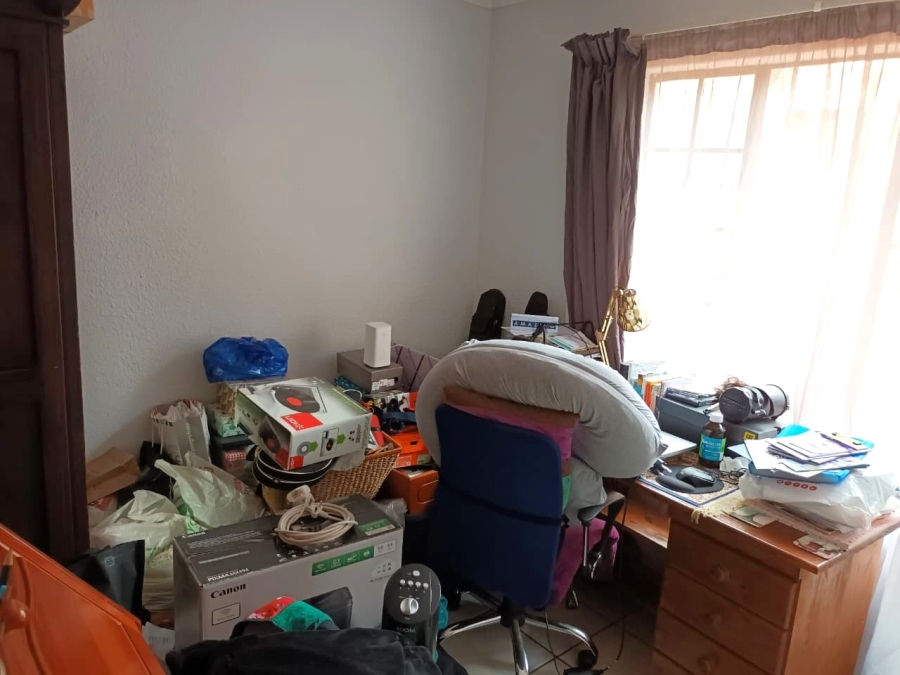 To Let 2 Bedroom Property for Rent in Die Hoewes Gauteng