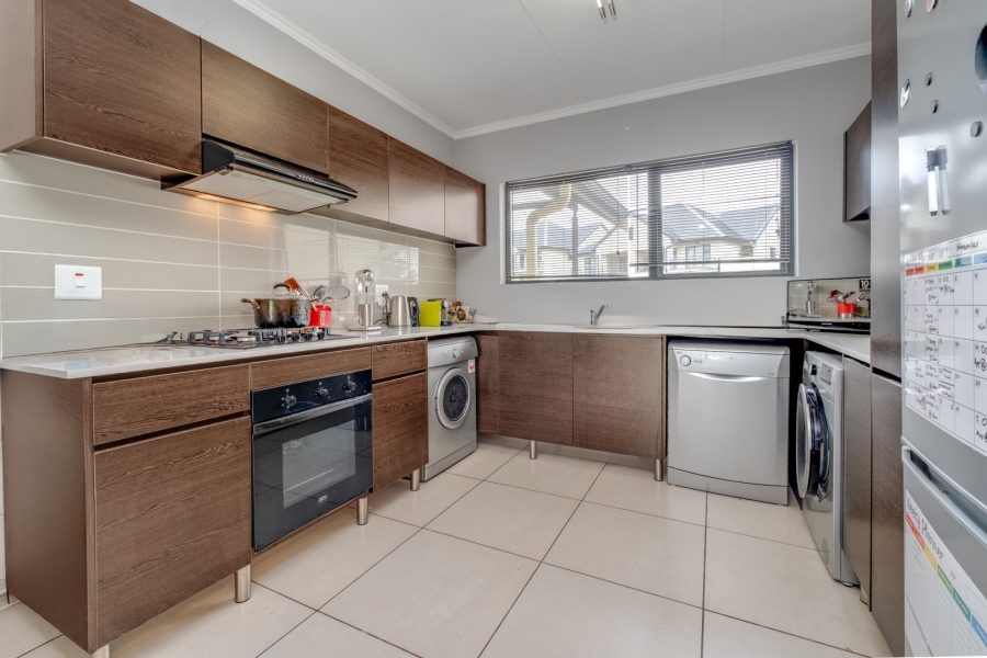 To Let 2 Bedroom Property for Rent in Barbeque Downs Gauteng