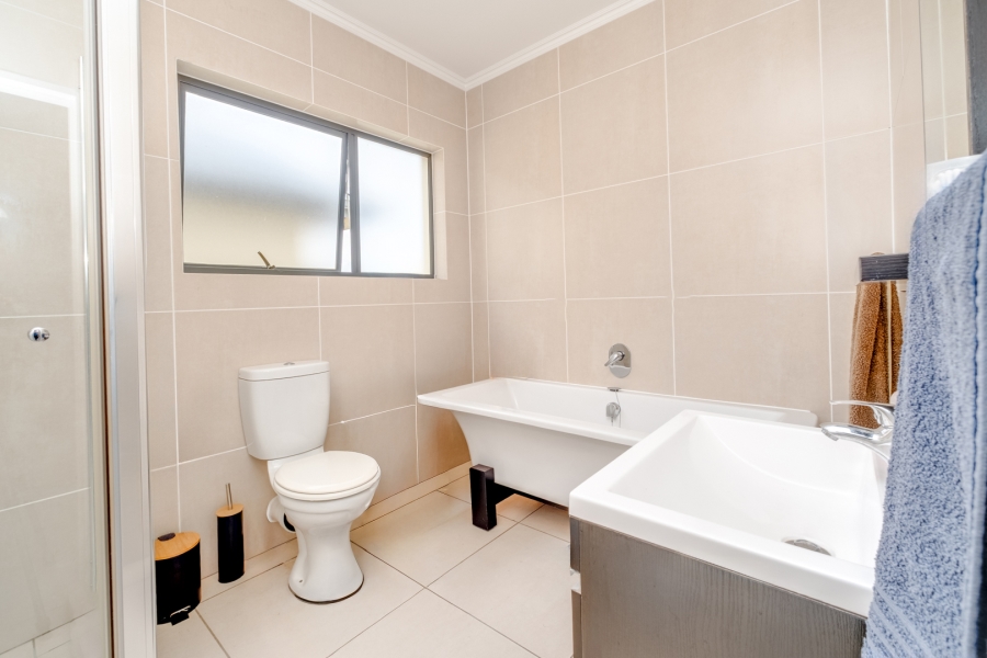 To Let 2 Bedroom Property for Rent in Barbeque Downs Gauteng