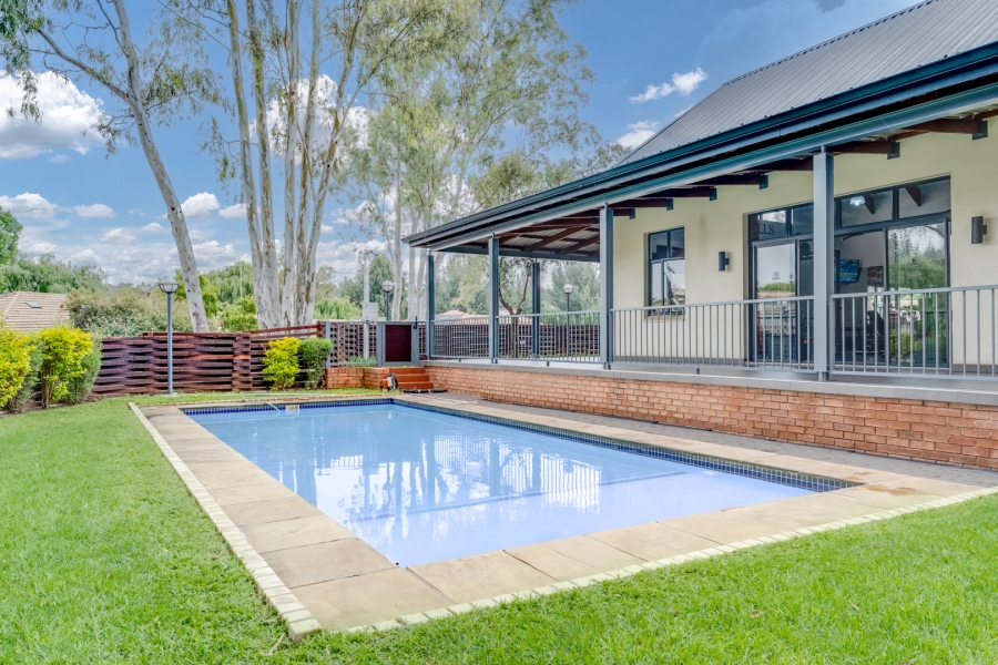 To Let 2 Bedroom Property for Rent in Barbeque Downs Gauteng