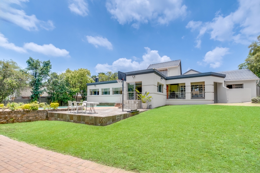 6 Bedroom Property for Sale in Lonehill Gauteng