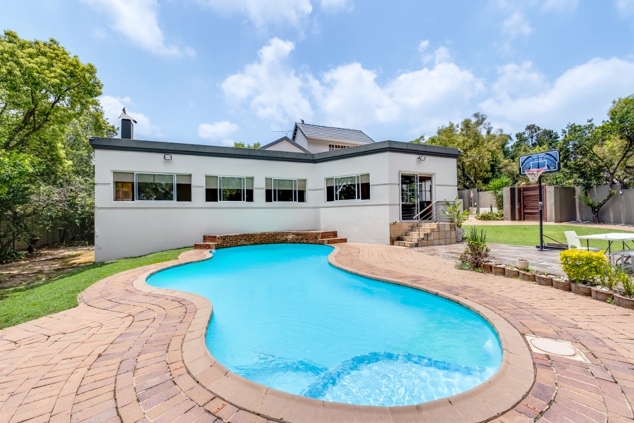 6 Bedroom Property for Sale in Lonehill Gauteng