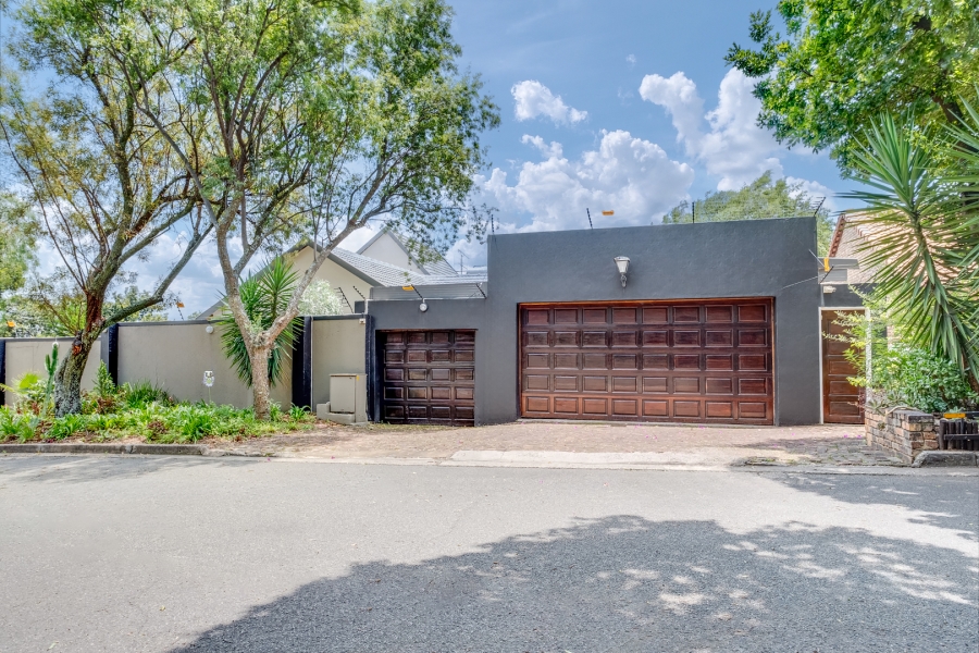 6 Bedroom Property for Sale in Lonehill Gauteng