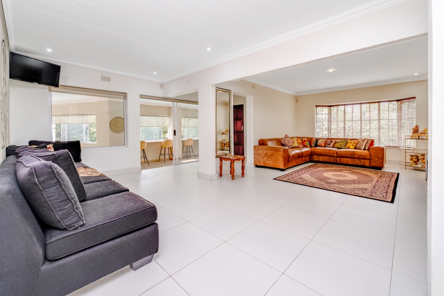 6 Bedroom Property for Sale in Lonehill Gauteng