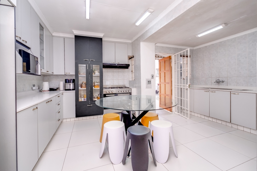 6 Bedroom Property for Sale in Lonehill Gauteng