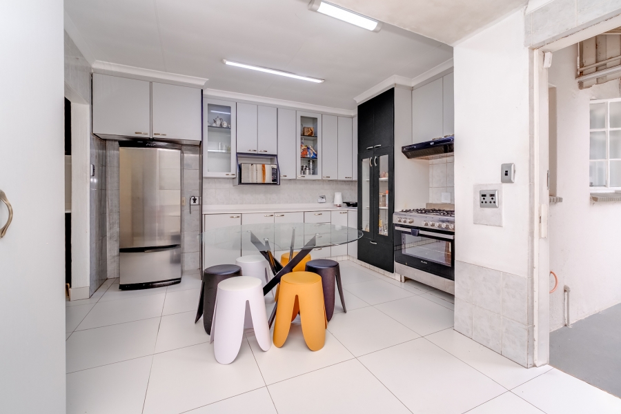 6 Bedroom Property for Sale in Lonehill Gauteng