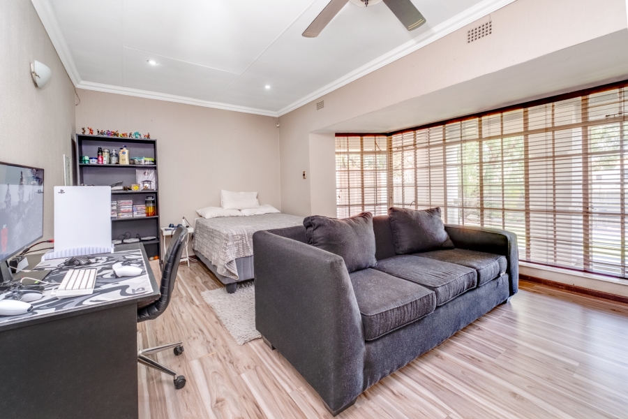 6 Bedroom Property for Sale in Lonehill Gauteng