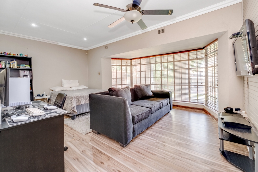 6 Bedroom Property for Sale in Lonehill Gauteng