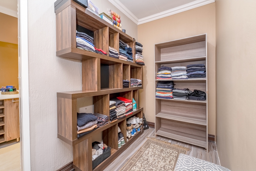 6 Bedroom Property for Sale in Lonehill Gauteng