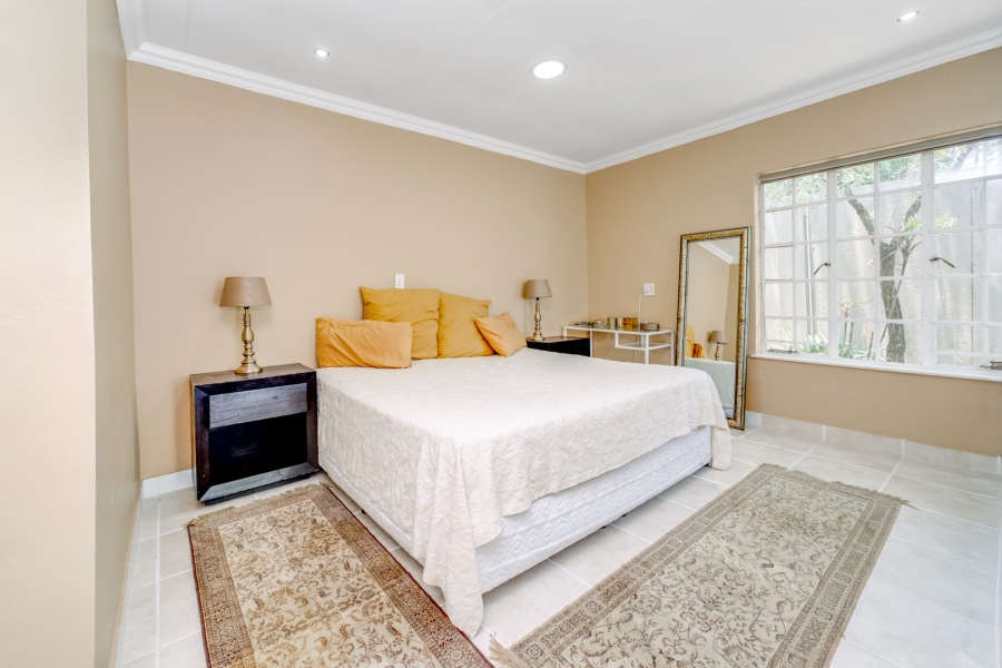 6 Bedroom Property for Sale in Lonehill Gauteng