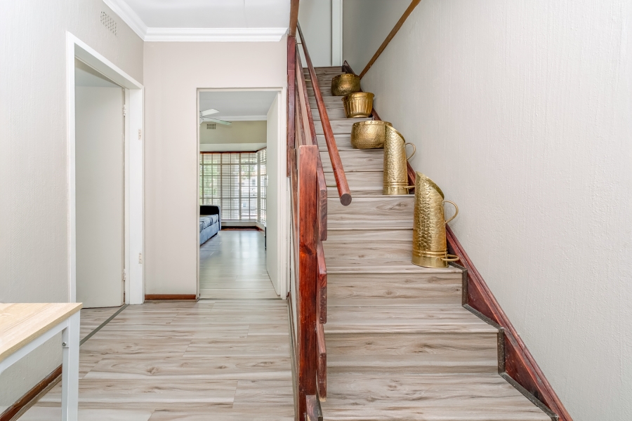 6 Bedroom Property for Sale in Lonehill Gauteng