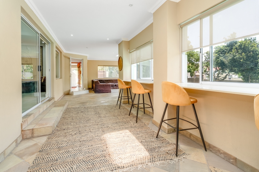 6 Bedroom Property for Sale in Lonehill Gauteng