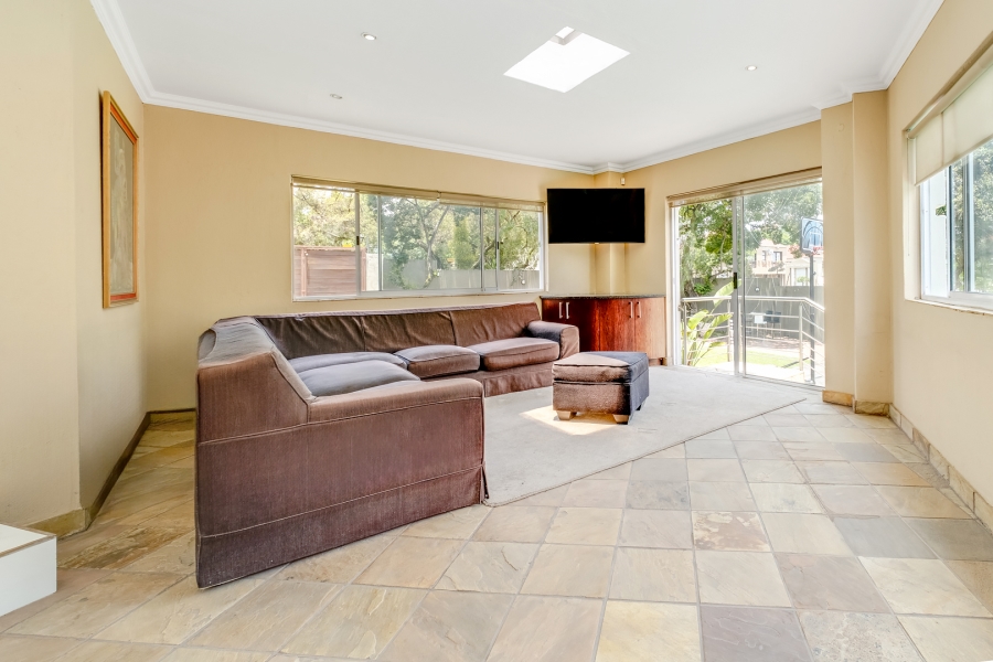 6 Bedroom Property for Sale in Lonehill Gauteng