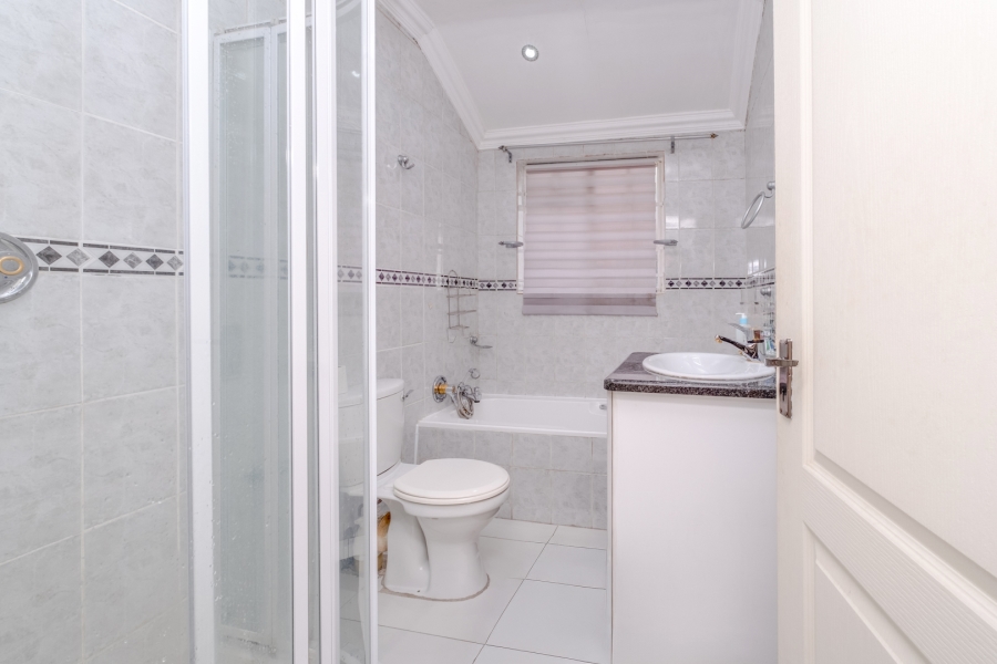 6 Bedroom Property for Sale in Lonehill Gauteng