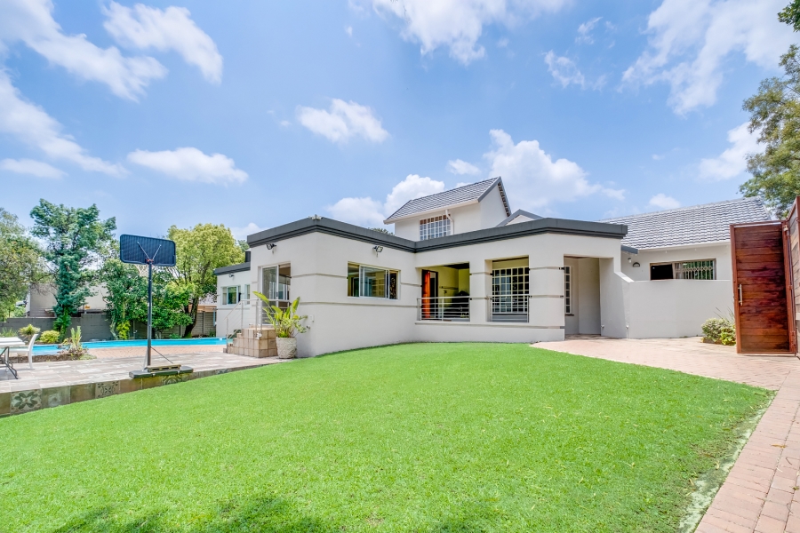 6 Bedroom Property for Sale in Lonehill Gauteng