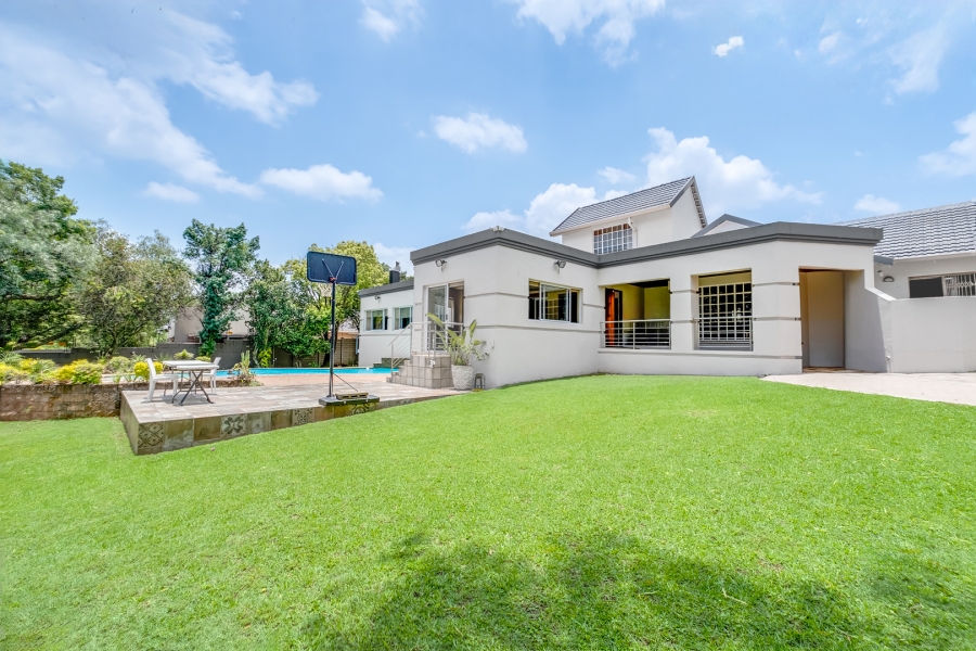 6 Bedroom Property for Sale in Lonehill Gauteng