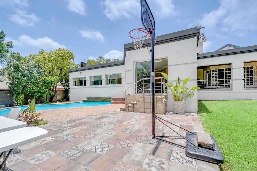 6 Bedroom Property for Sale in Lonehill Gauteng