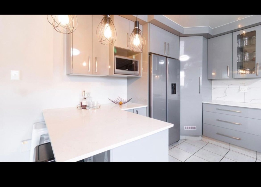 3 Bedroom Property for Sale in Kenleaf Gauteng