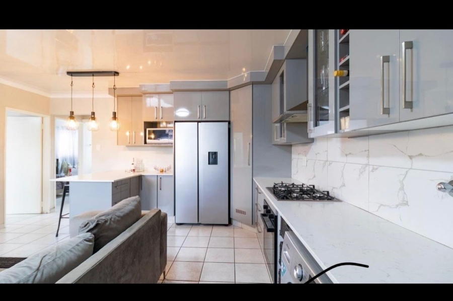 3 Bedroom Property for Sale in Kenleaf Gauteng