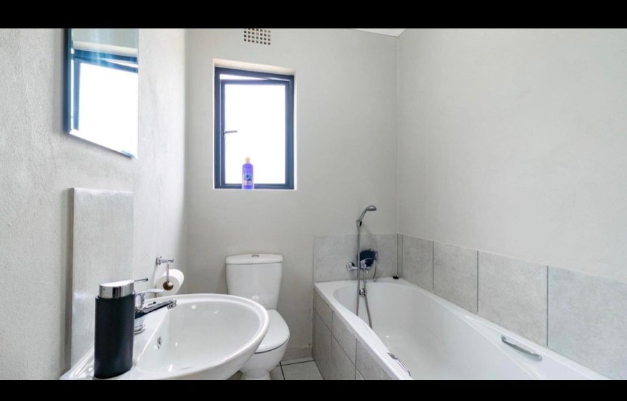 3 Bedroom Property for Sale in Kenleaf Gauteng