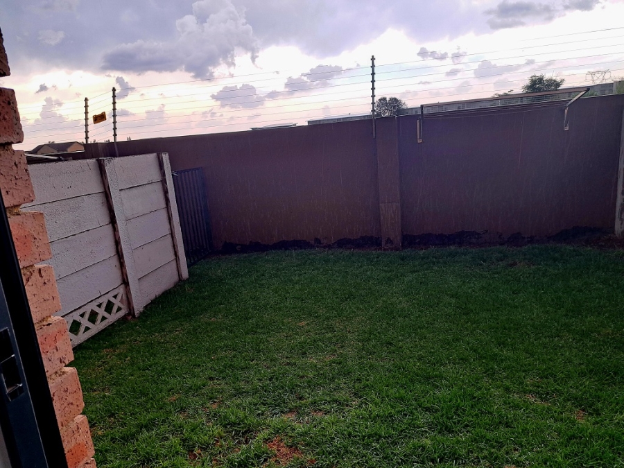 To Let 2 Bedroom Property for Rent in Albertsdal Gauteng