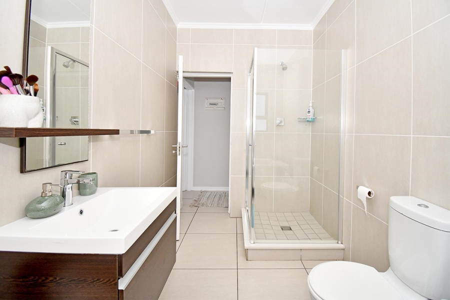 2 Bedroom Property for Sale in Greenstone Hill Gauteng