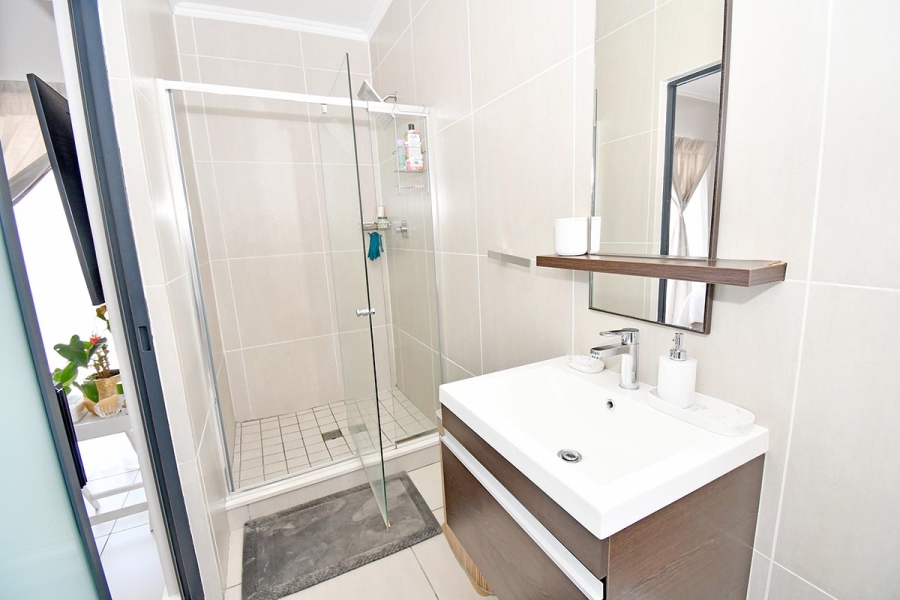 2 Bedroom Property for Sale in Greenstone Hill Gauteng