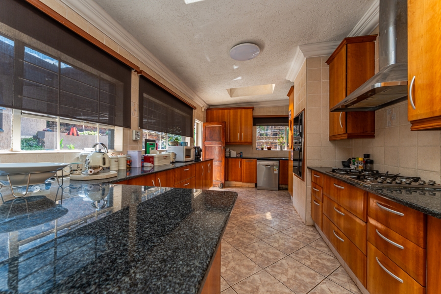 5 Bedroom Property for Sale in Roodekrans Gauteng