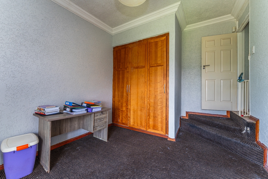 5 Bedroom Property for Sale in Roodekrans Gauteng