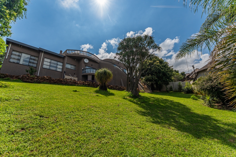5 Bedroom Property for Sale in Roodekrans Gauteng