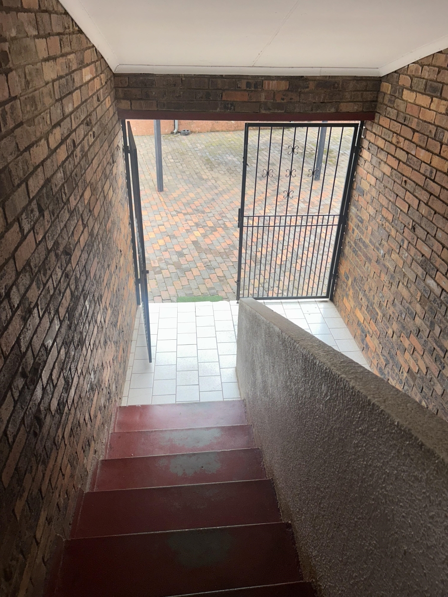 2 Bedroom Property for Sale in Discovery Gauteng