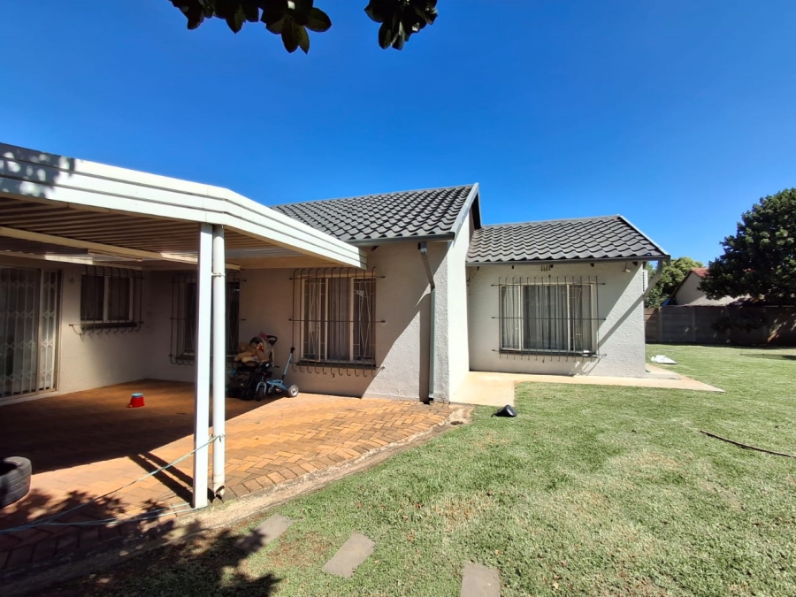 3 Bedroom Property for Sale in Ravenswood Gauteng