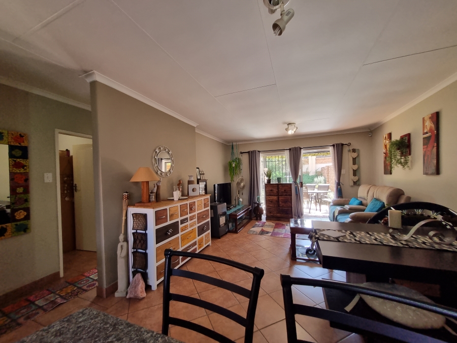 2 Bedroom Property for Sale in Die Hoewes Gauteng