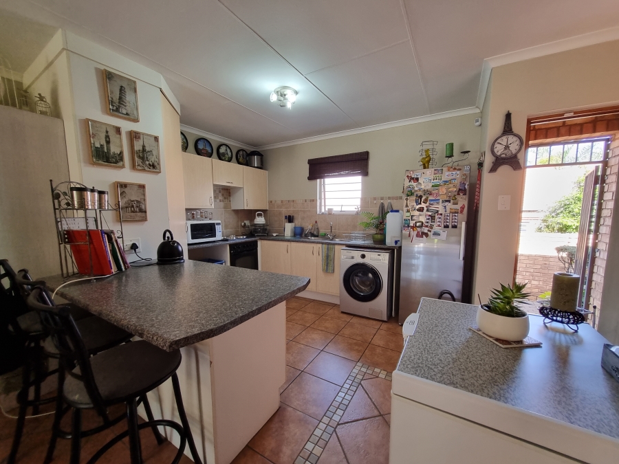 2 Bedroom Property for Sale in Die Hoewes Gauteng