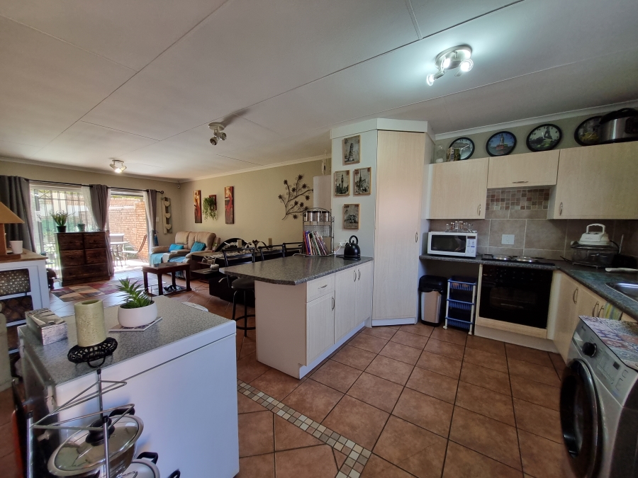 2 Bedroom Property for Sale in Die Hoewes Gauteng