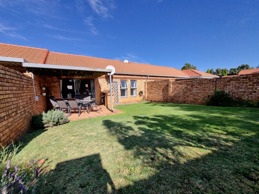 2 Bedroom Property for Sale in Die Hoewes Gauteng