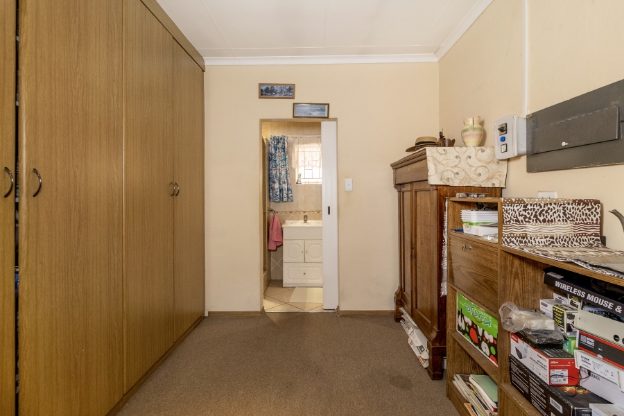 6 Bedroom Property for Sale in Monument Park Gauteng