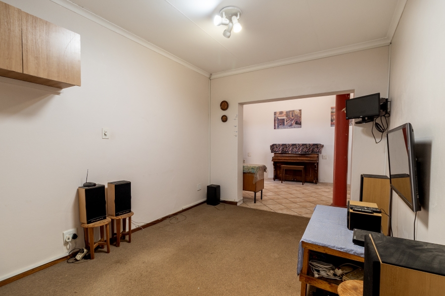 6 Bedroom Property for Sale in Monument Park Gauteng