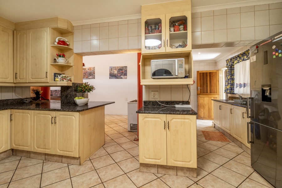 6 Bedroom Property for Sale in Monument Park Gauteng