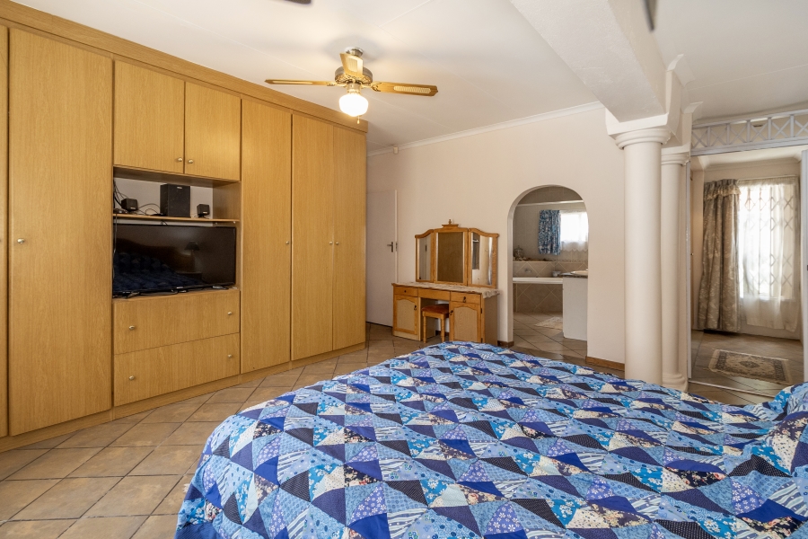 6 Bedroom Property for Sale in Monument Park Gauteng