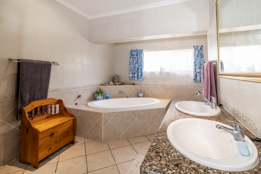 6 Bedroom Property for Sale in Monument Park Gauteng