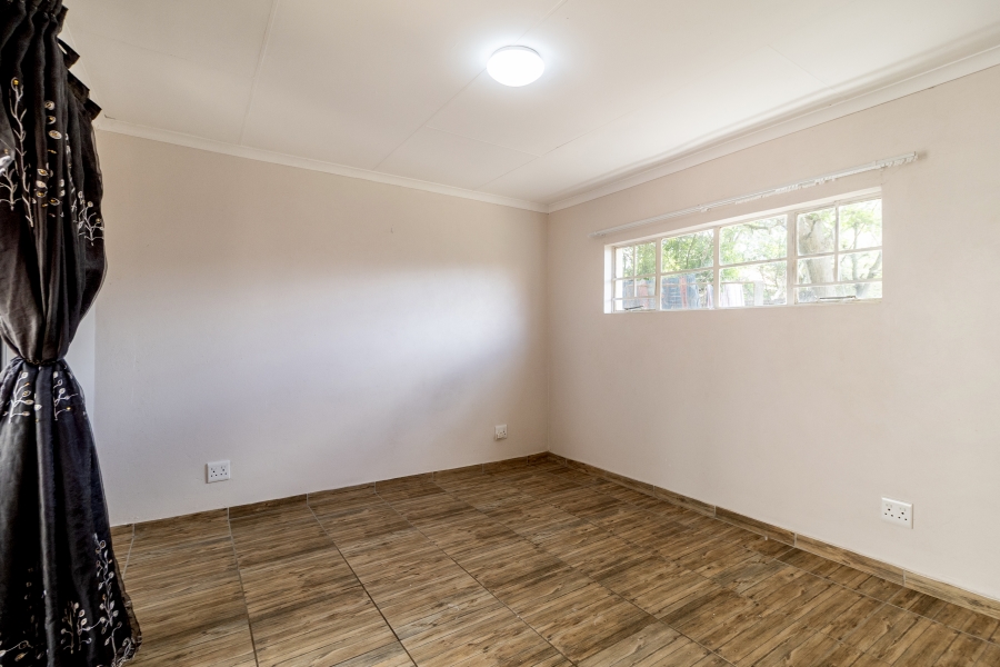 6 Bedroom Property for Sale in Monument Park Gauteng