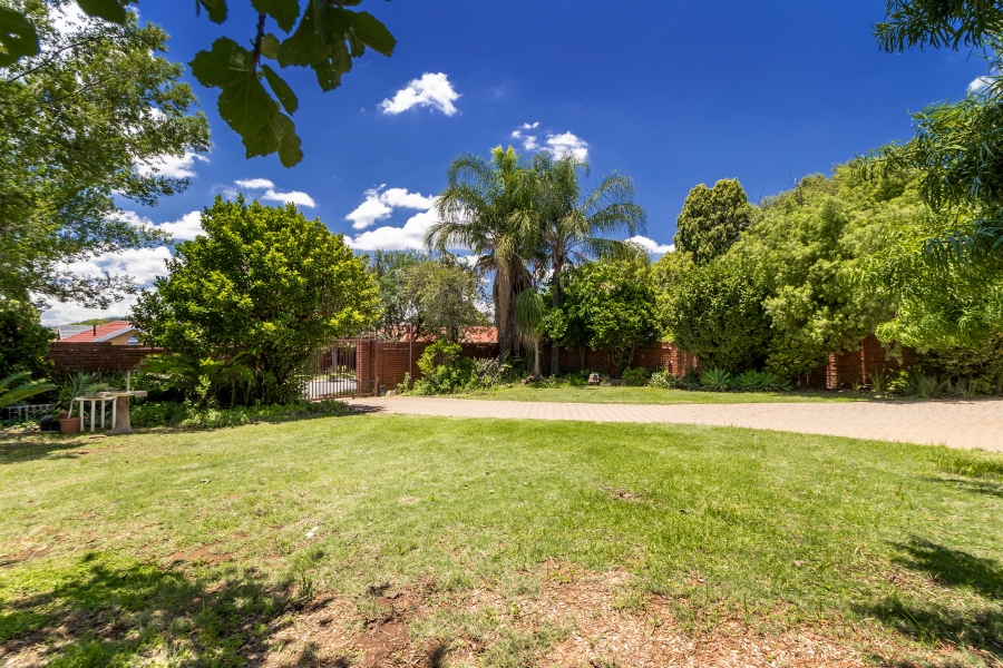 6 Bedroom Property for Sale in Monument Park Gauteng