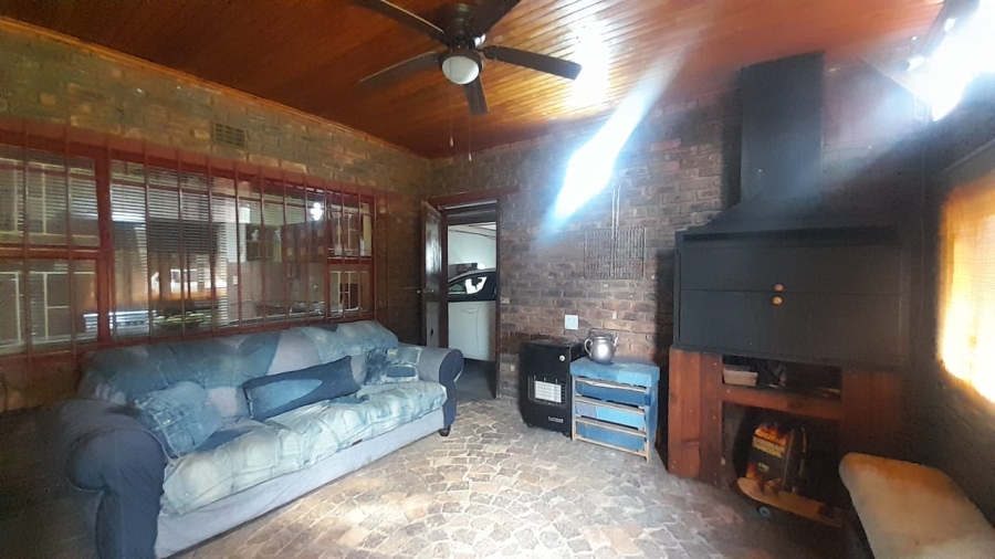 To Let 3 Bedroom Property for Rent in Falcon Ridge Gauteng